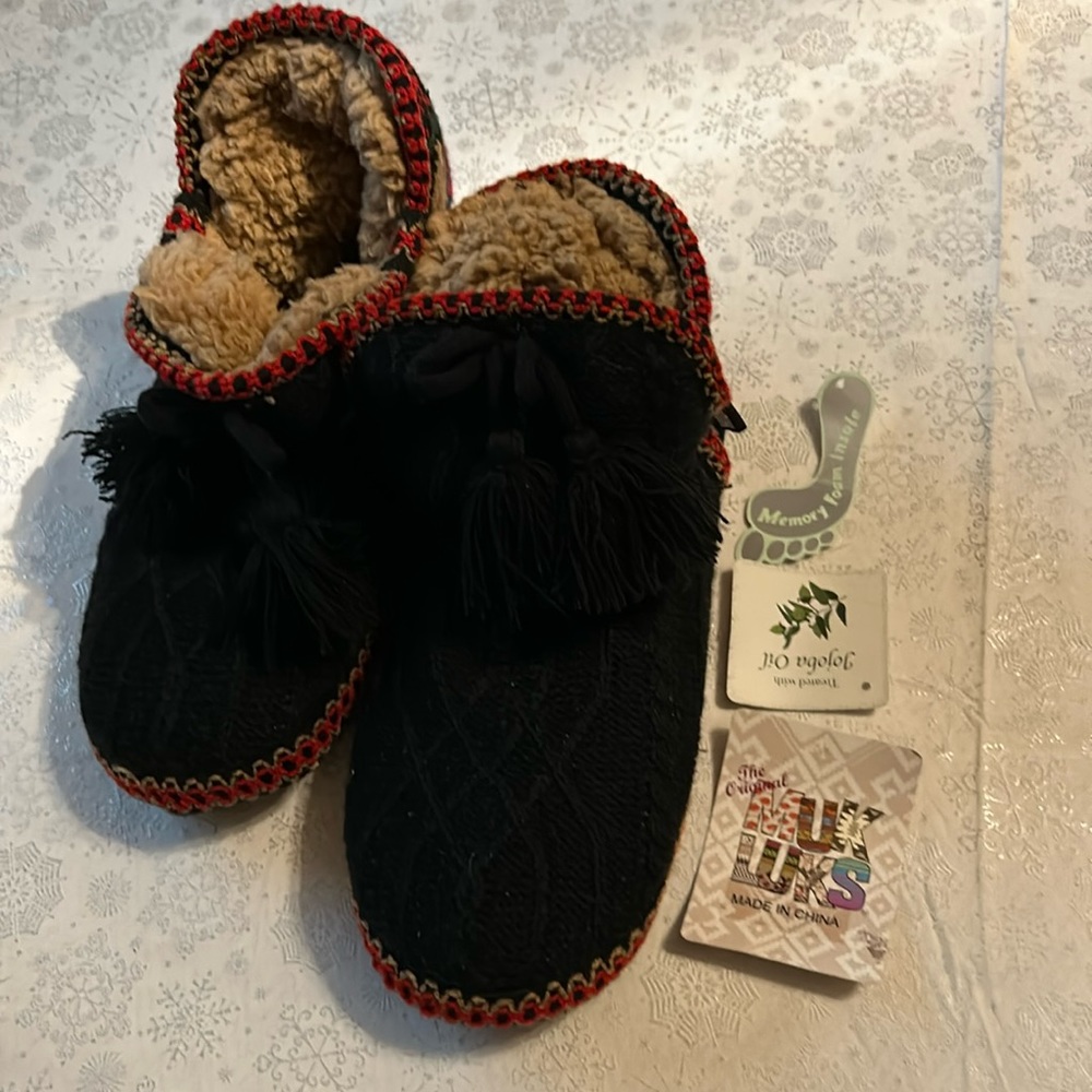 NWT MukLuk slippers